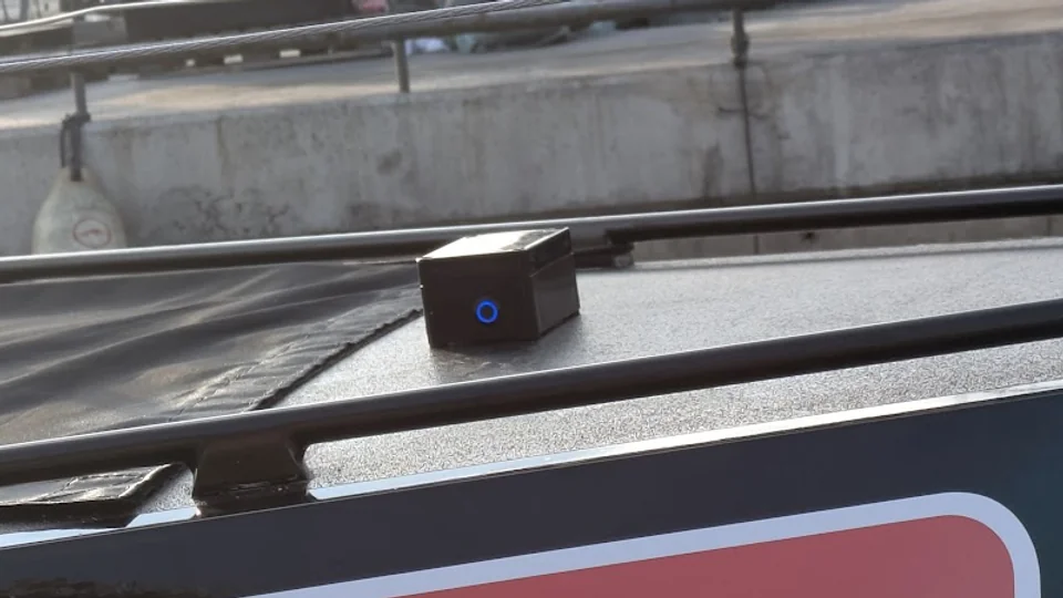 Escorímetro HeelMetrics a bordo, con el indicador azul encendido